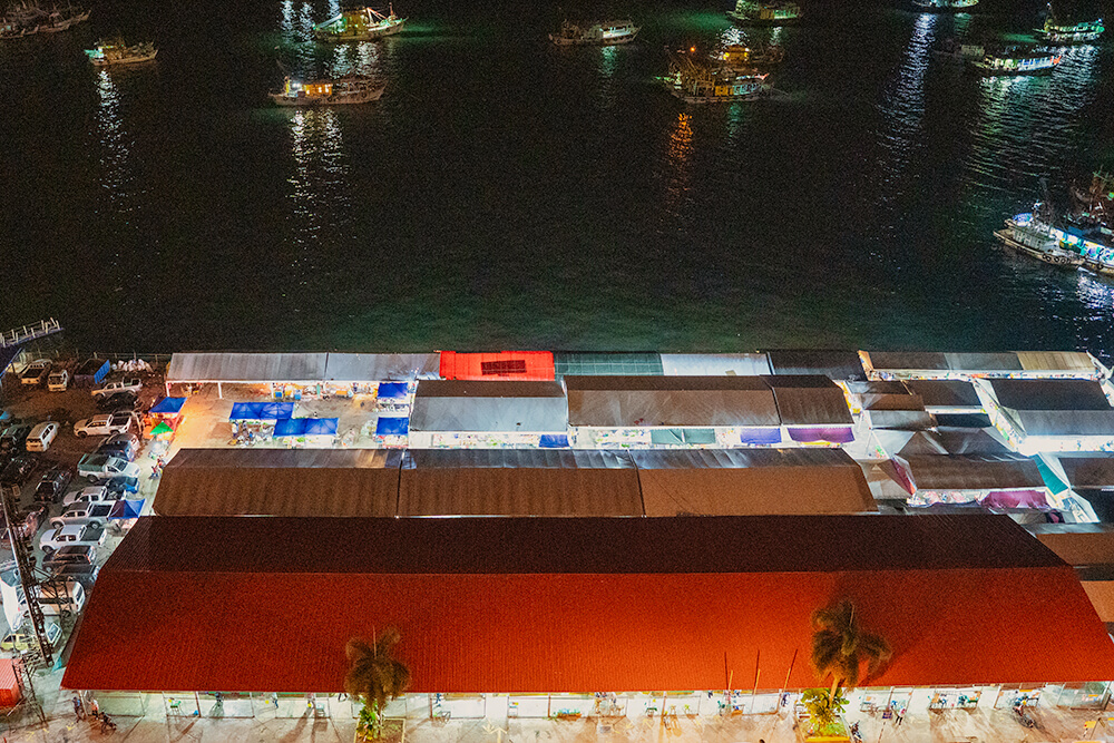 night view from rooftop bar in le meridien kota kinabalu