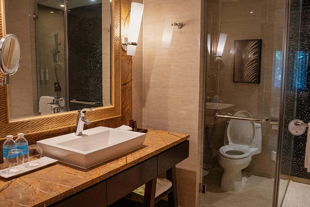 premier suite room bathroom in the mulu marriott resort & spa
