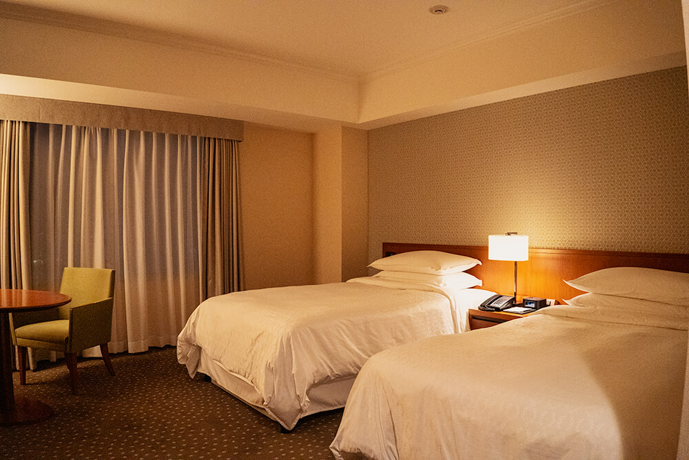 standard twin room in the yokohama bay sheraton hotel & towers