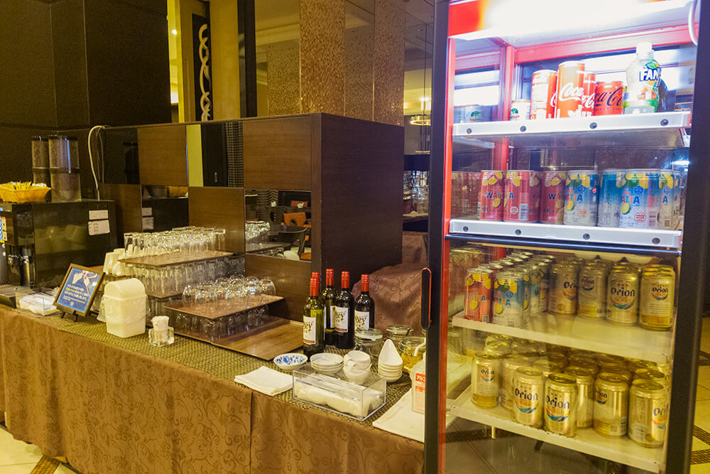 welcome lounge in doubletree by hilton naha