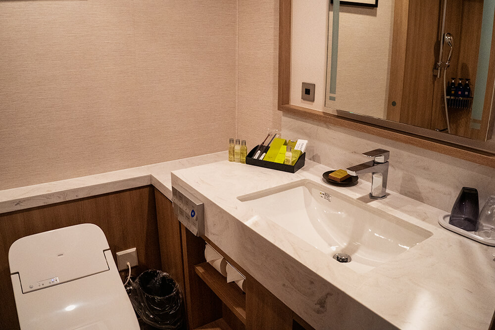 twin premium room bathroom in doubletree by hilton hotel naha shuri castle