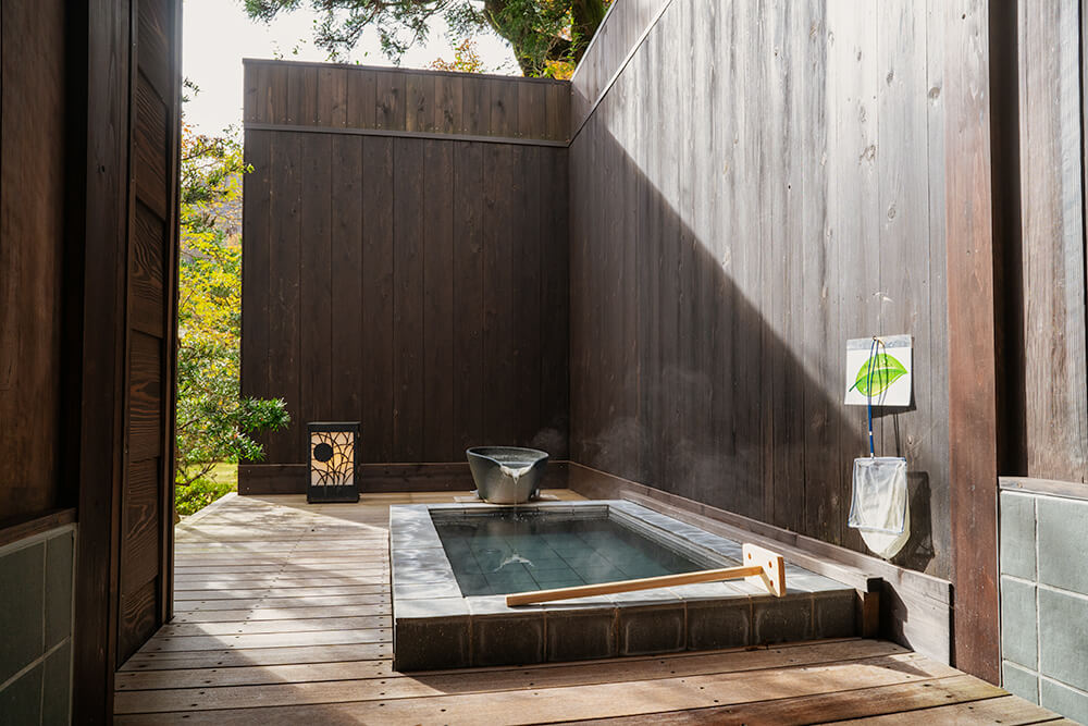 bathtub from luxury room "senshintei" matsuzakaya honten