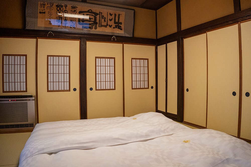 bedroom from luxury room "senshintei" matsuzakaya honten