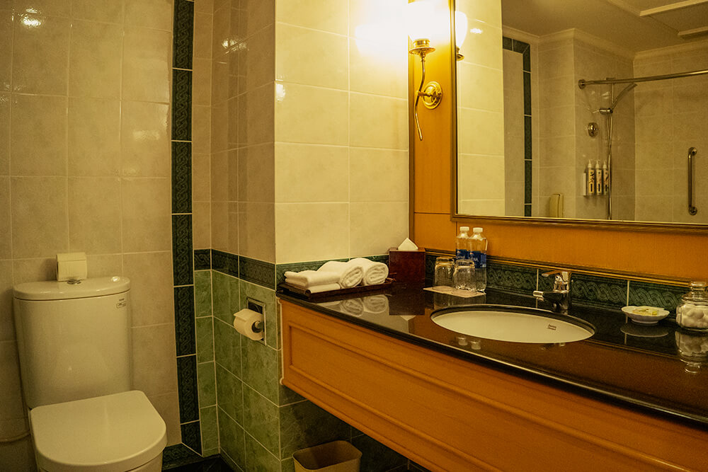 king guest room bathroom in renaissance riverside hotel saigon