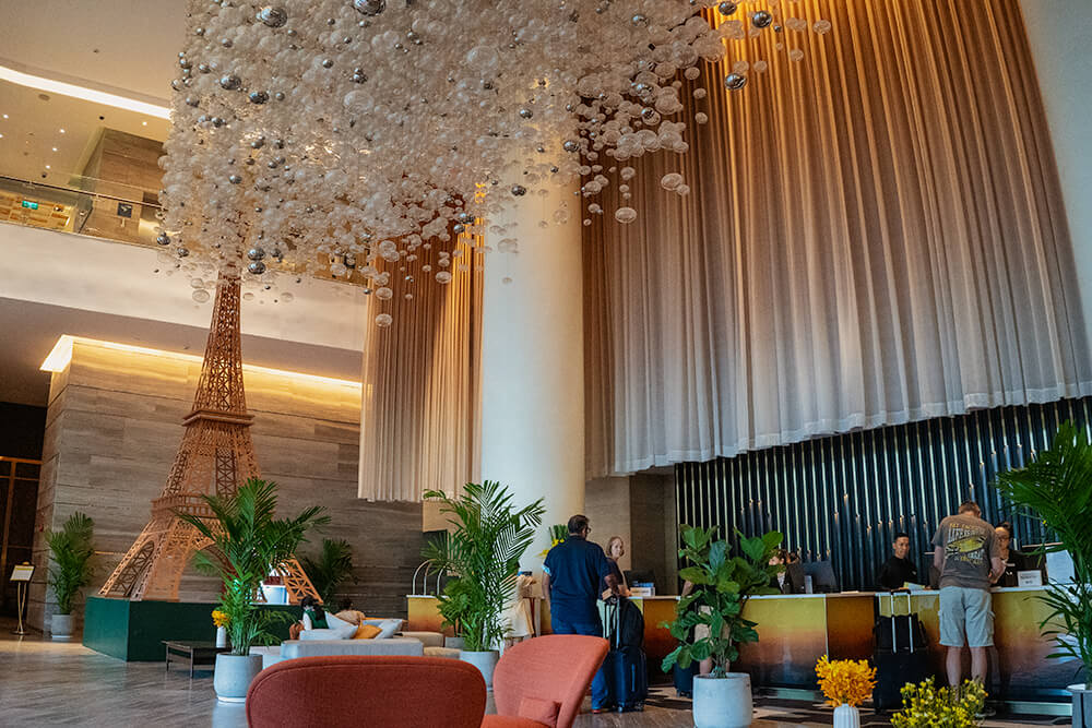 hotel lobby in le meridien saigon