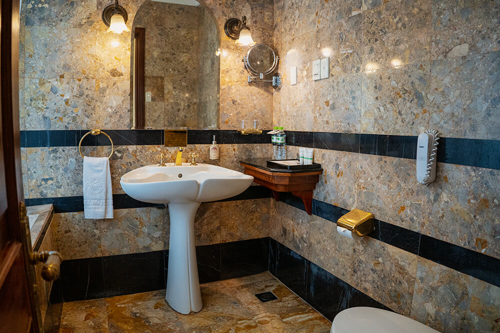 colonial deluxe room bathroom in hotel majestic saigon
