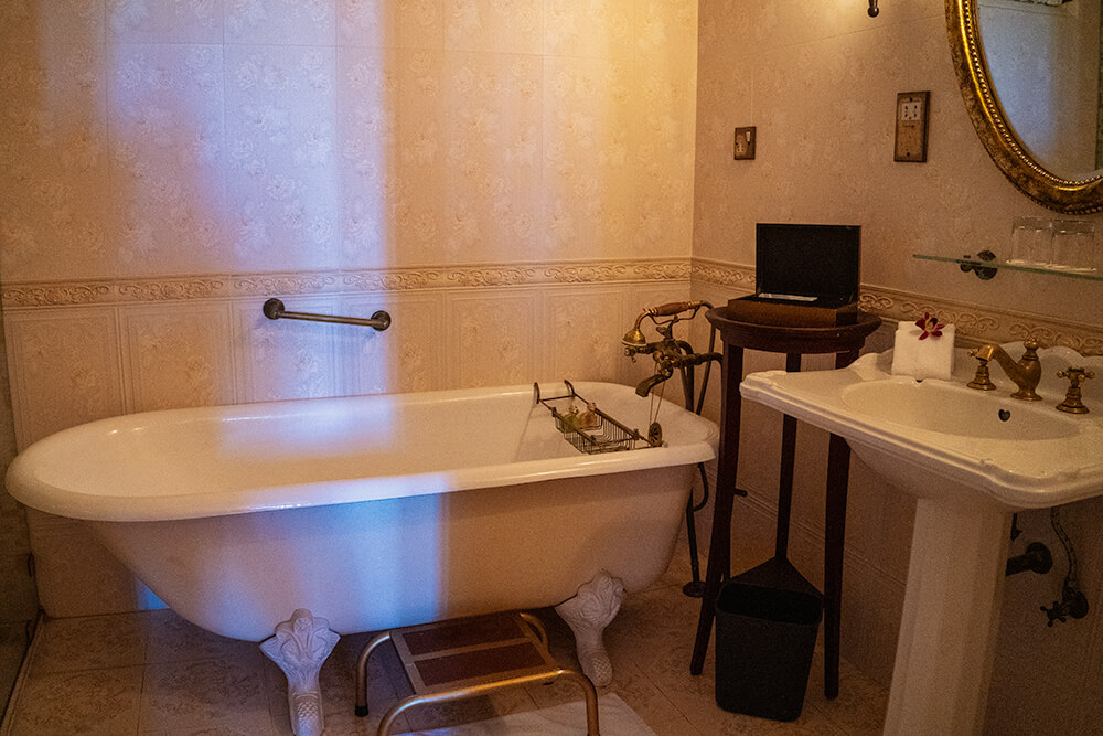 luxury room bathroom in dalat palace heritage hotel